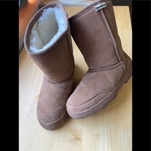 BEARPAW Suede Boots With Sheepskin Lining.  Size 9.
